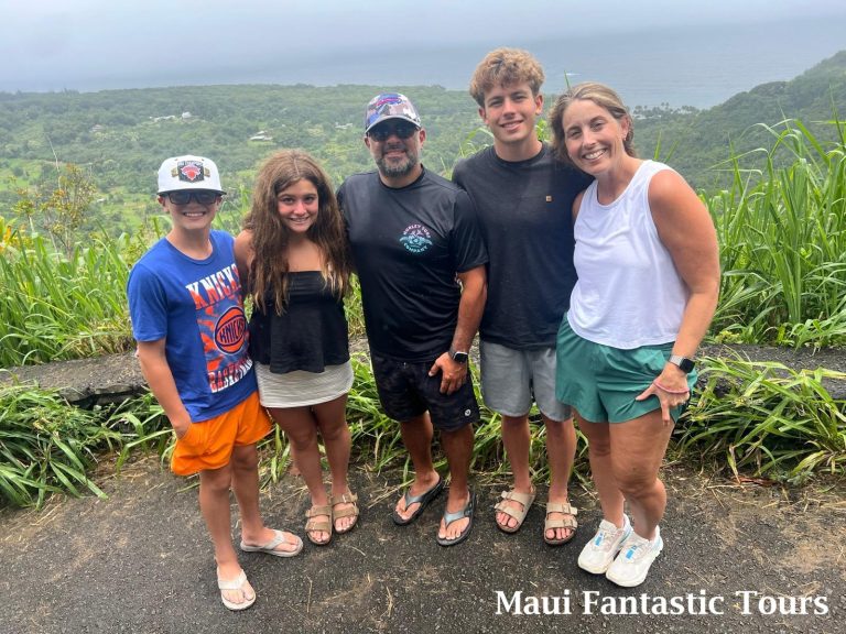Happy family enjoying a sightseeing tour in Maui with Maui Fantastic Tours